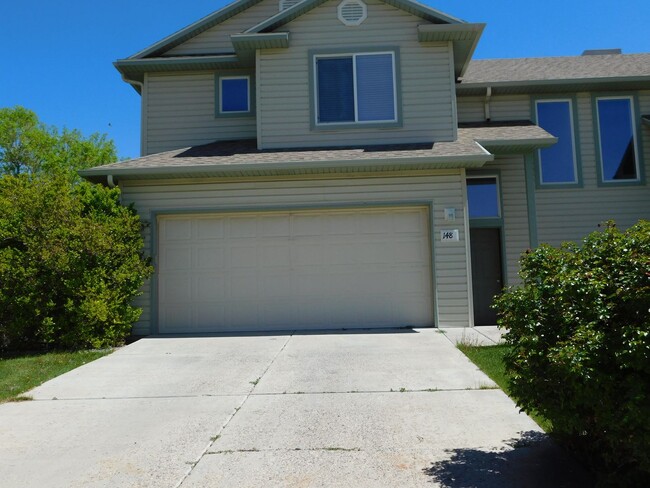 property at 148 Drumlin Cir