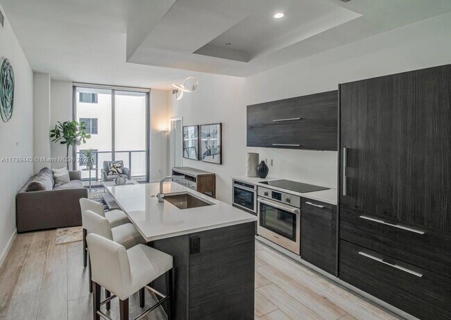 55 SW 9th St, Unit 4409 in Miami, FL - Building Photo - Building Photo