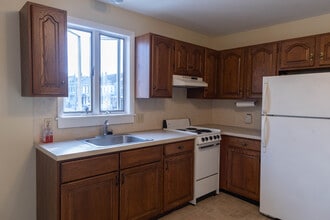 48 N Church St, Unit 2 in Ephrata, PA - Foto de edificio - Building Photo