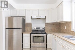 414 Stone Rd W in Guelph, ON - Building Photo