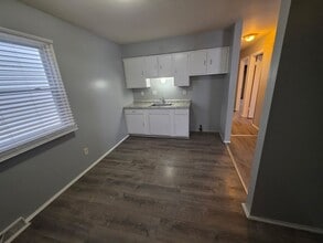 5405-5407-5407 N 37th St in Milwaukee, WI - Foto de edificio - Building Photo