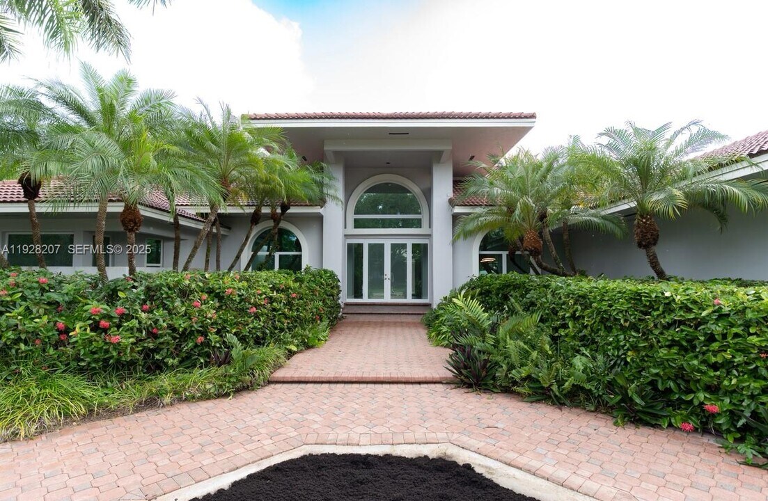 7440 SW 170th Terrace in Palmetto Bay, FL - Building Photo