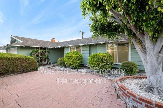 property at 5111 Roxborough Dr