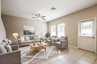 2640 Island Walk Dr in Deltona, FL - Foto de edificio - Building Photo