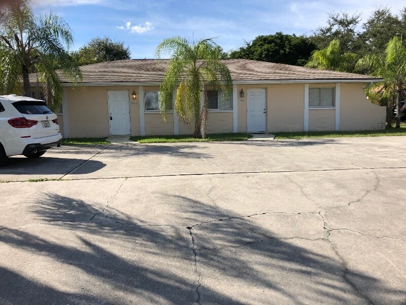 214 SE 16th Pl in Cape Coral, FL - Building Photo