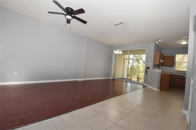 11048 Black Swan Ct in Seffner, FL - Building Photo - Building Photo