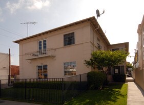 130-132 1/2 N. Orlando Av in Los Angeles, CA - Building Photo