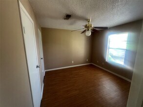 12207 11th St in Santa Fe, TX - Building Photo - Building Photo