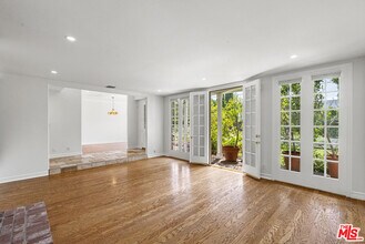 18339 Linnet St in Los Angeles, CA - Building Photo - Building Photo