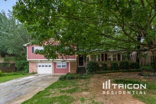 761 San Miguel Dr in Stone Mountain, GA - Building Photo