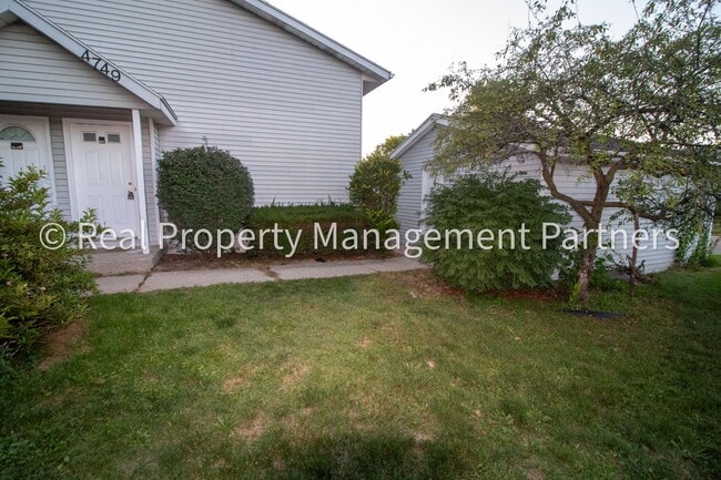 4745 Circle Shore Dr SE in Kentwood, MI - Building Photo - Building Photo