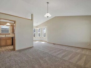 812 S Red Oaks Cir in Wichita, KS - Building Photo - Building Photo