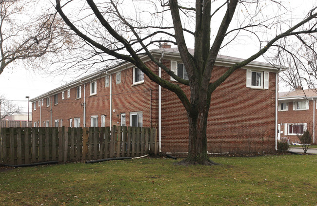 1000-1006 N Boxwood Dr in Mount Prospect, IL - Building Photo - Building Photo