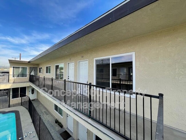 7370 Neo St in Downey, CA - Foto de edificio - Building Photo