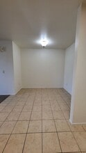 8601 Lyn River Ct in Bakersfield, CA - Building Photo - Building Photo