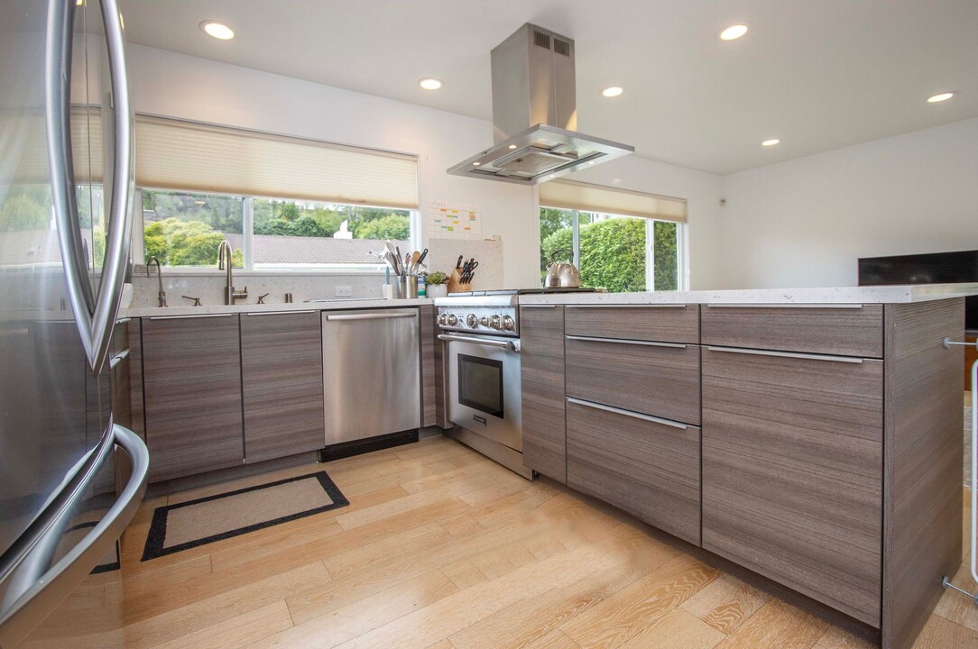38 Paseo Way in Larkspur, CA - Foto de edificio