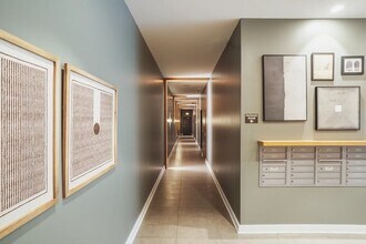 830 N Milwaukee Ave in Chicago, IL - Building Photo - Building Photo