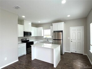 1601 Molino Dr, Unit 5 in Edinburg, TX - Building Photo - Building Photo