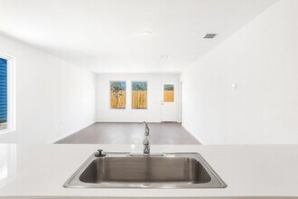 1527 Neria Lp in San Antonio, TX - Building Photo - Building Photo