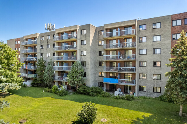 La Seigneurie in Montréal, QC - Building Photo - Building Photo