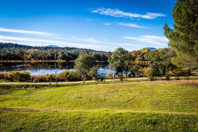 1756 Mary Lake Dr in Redding, CA - Building Photo - Building Photo