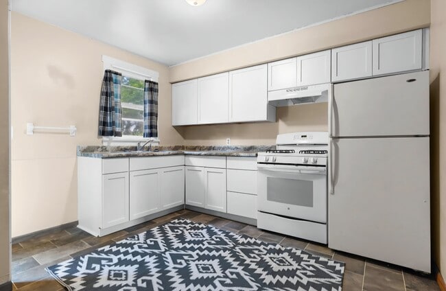 1015 Bluff St in Beloit, WI - Foto de edificio - Building Photo