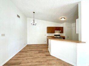 5621 Lochmoor in San Antonio, TX - Building Photo - Building Photo