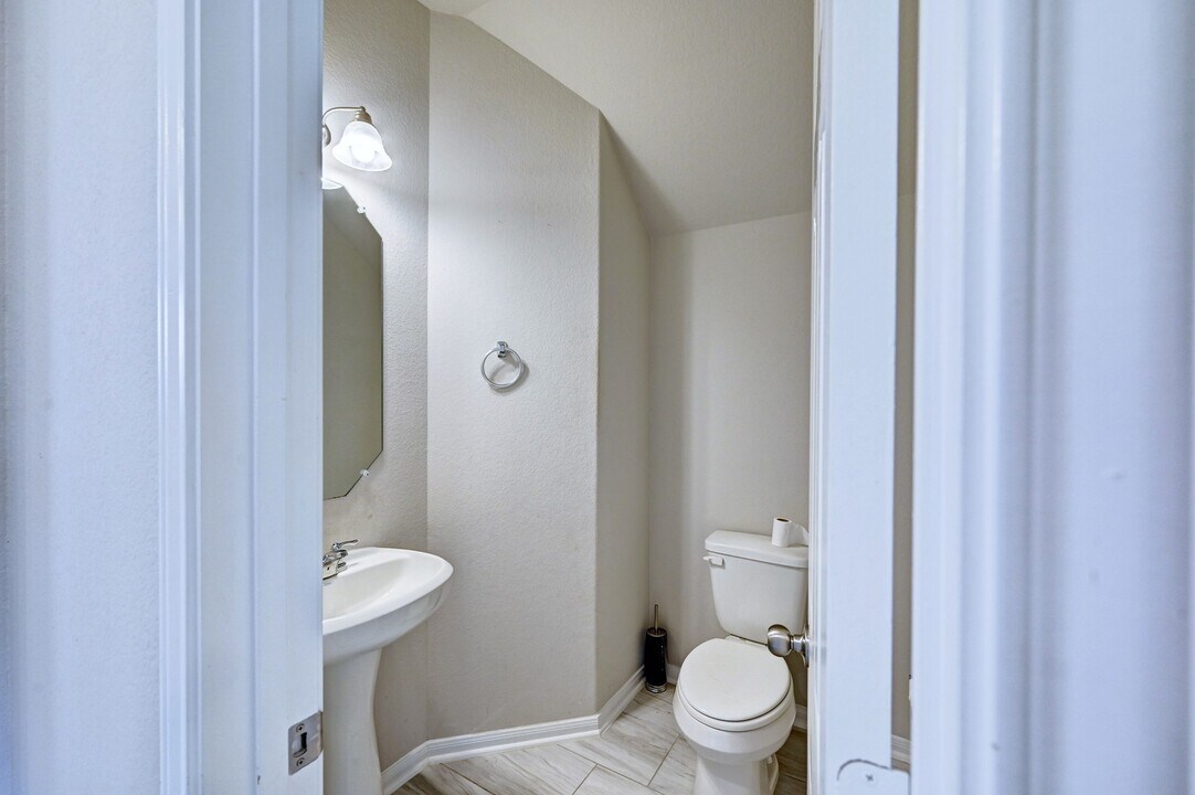 3303 Owl Hollow Dr in Rosenberg, TX - Building Photo