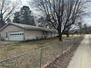 101 Buffalo St in Jasper, AR - Foto de edificio - Building Photo
