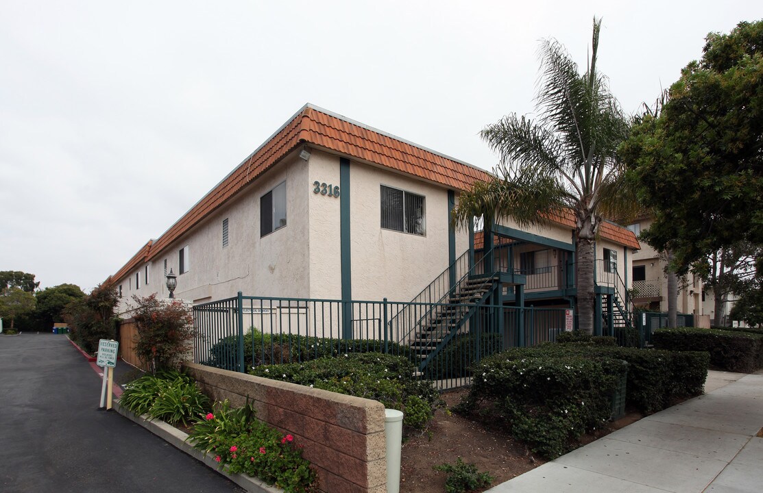 Camino Point Apartments in Carlsbad, CA - Foto de edificio