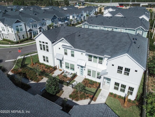 7436 Calusa Ct