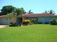 4016 Old Trail Way in Naples, FL - Foto de edificio - Building Photo