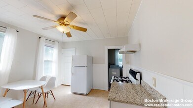 32 Roseclair St, Unit #3 in Boston, MA - Building Photo - Building Photo