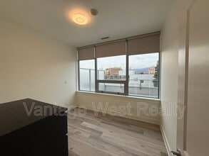 1329-1329 Ellis St in Kelowna, BC - Building Photo - Building Photo