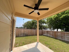 1135 Renee Way in Seguin, TX - Building Photo - Building Photo