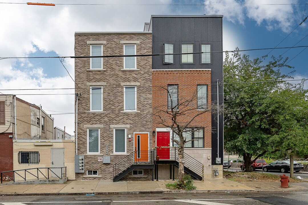 202 W Susquehanna Ave in Philadelphia, PA - Building Photo