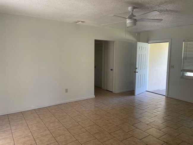 728 Greenleaf Ave in Inverness, FL - Foto de edificio - Building Photo