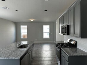 109 Riverhill Dr in Andice, TX - Building Photo - Building Photo