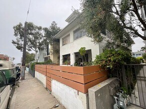 39 Brooks Ave-Unit -5 in Los Angeles, CA - Building Photo - Building Photo