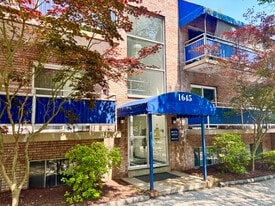 LAUREL GARDENS in Pittsburgh, PA - Building Photo