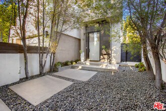 454 N Sweetzer Ave in Los Angeles, CA - Building Photo - Building Photo