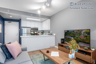 240 Lombard St in San Francisco, CA - Building Photo - Building Photo
