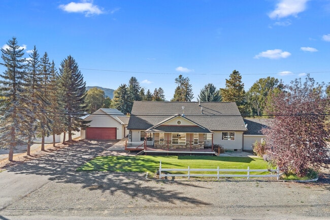 property at 1005 N 3rd St E