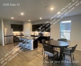 1000 King St in Aubrey, TX - Building Photo - Building Photo