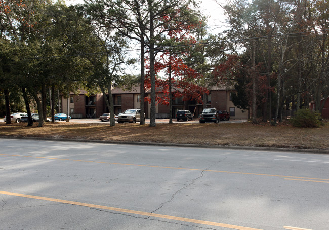 Orlandah Court in Morehead City, NC - Foto de edificio - Building Photo