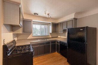 Farnum Apartments in Royal Oak, MI - Building Photo - Interior Photo