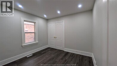 3243 Millen St in Windsor, ON - Foto de edificio - Building Photo