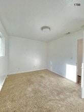 1788 Long Barn Way in Stockton, CA - Foto de edificio - Building Photo