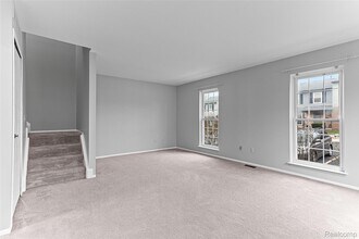 3374 Burbank Dr, Unit 349 in Ann Arbor, MI - Foto de edificio - Building Photo