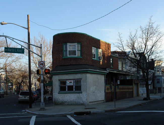 31 Mcadoo Ave in Jersey City, NJ - Building Photo - Building Photo